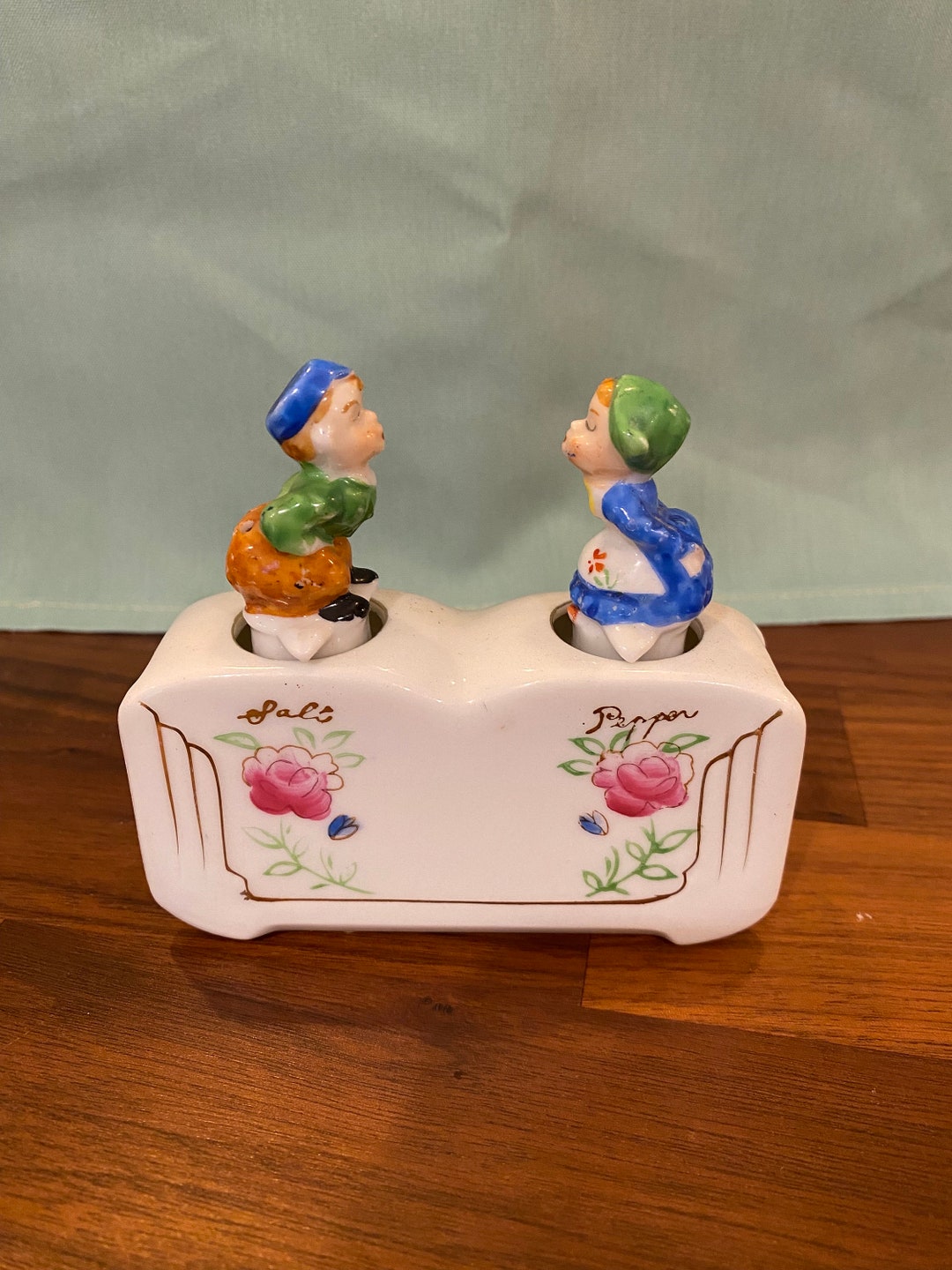 Kissing Dutch Boy and Girl Salt & Pepper Shakers - Etsy