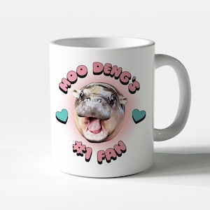 Moo Deng nummer 1 waaiermok – 11 oz hoogwaardige keramische koffiekop – perfect cadeau voor liefhebbers van Moo Deng pygmee nijlpaard – vaatwasmachinebestendig