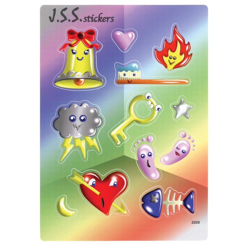 Może przedstawiać: Arkusz naklejek z r&oacute;żnymi wzorami z kresk&oacute;wek. Zawiera ż&oacute;łty dzwonek z czerwoną kokardą, r&oacute;żowe serce, szczoteczkę do zęb&oacute;w, płomień, klucz, gwiazdę, chmurę z błyskawicą, serce z strzałą, szkielet ryby i ślady st&oacute;p. U g&oacute;ry znajduje się napis "J.S.S. stickers".