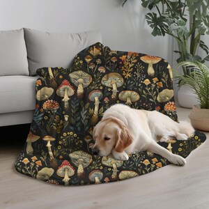 Coperta a forma di fungo stravagante, decorazione Cottagecore, coperta a forma di fungo, regalo, decorazione Whimsygoth, coperta Cottagecore Forescore, regalo Boho per lei immagine 7