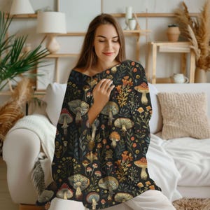 Coperta a forma di fungo stravagante, decorazione Cottagecore, coperta a forma di fungo, regalo, decorazione Whimsygoth, coperta Cottagecore Forescore, regalo Boho per lei immagine 9