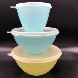 Set of 3 Vintage Tupperware Bowls With Lids, Blue and Yellow W/ Clear Lids, Made In USA, Excellent Condition