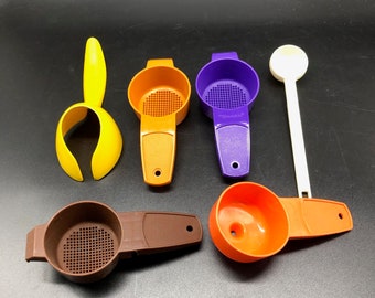 Vintage Tupperware Lot of 6: Egg Holder, 2TSP Scoop, 3 Small Shifters, & a Small Funnel Separator, Excellent Condition