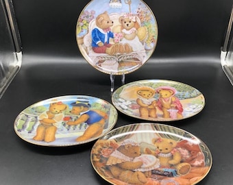 Margaret Keane Collectible Plate: Pu's Polar Playground, Franklin