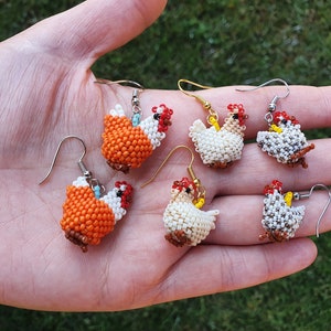 unique beaded hen earrings, cheerfull 3d chicken jewelry, funny easter gift, postpartum present ideas for mother hens