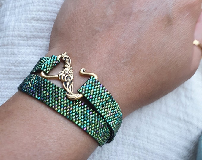 Stylish modern bead bracelet, green cuff, customized birthday jewelry, unique designer accessory, postpartum gift, present for teacher