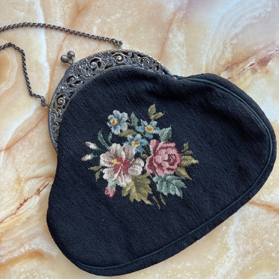 Henriette Coin Purse Small Flowers Metal Clasp 