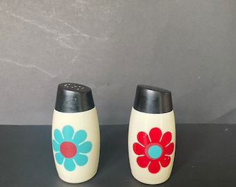 Retro Dominion Glass Salt and Pepper Set with Daisy Flower Pattern in Red and Turquoise Vintage