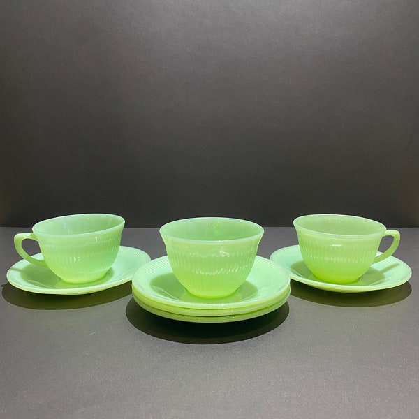 Vintage Jadeit Anker Hocking Feuer König Jane Ray Tasse und Untertasse Set von drei mit zusätzlichen Untertassen