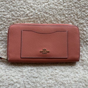 Carteira Coach Accordian Zip | Carteira Salmão
