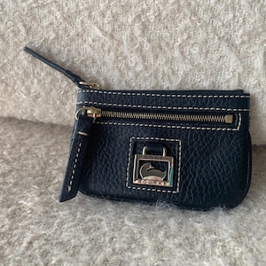 Porte-monnaie porte-clés en cuir grainé Dooney and Bourke | Cuir américain | Cuir noir