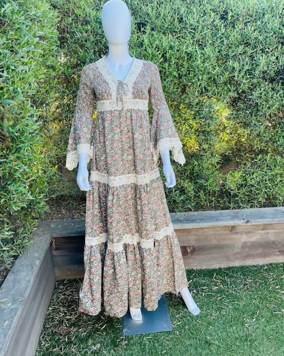 Vintage Candi Jones California Floral Prairie Dres