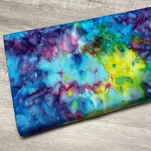 Hoffman Bali Batik Fabric - 839-181 Rainbow - 100% Cotton - 839 Mottles - Tie Dye look image 3