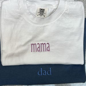 Embroidered Mama Dad Shirt, Custom Mom Shirt, New Mom, New Dad, T-Shirt, Mommy Birthday Gift, Mother&#39;s Day Gift for Mom, Minimalist Mama Tee