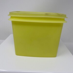 Vintage Tupperware Container Yellow 1243-2 Lid 1244-2