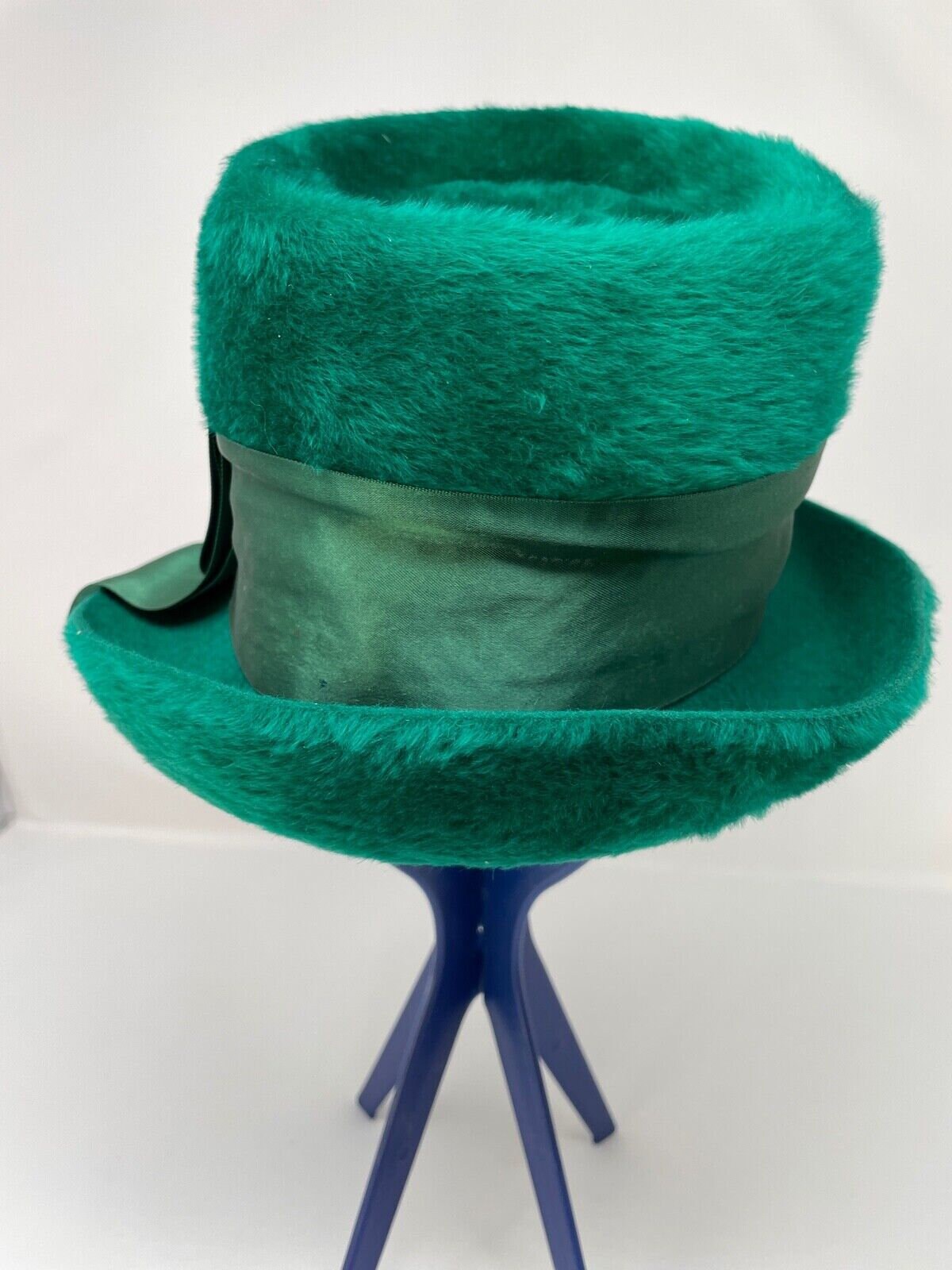 Vintage Austrian Emerald Green dyed Beaver Fur Cap Hat ~ SELENE Vintage Selene Italy Green Fur Felt Fedora Bucket Hat - Etsy main image 3