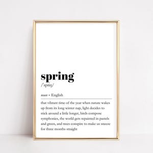 Puede incluir: Una definición imprimible en blanco y negro de la palabra "primavera" en inglés. La definición describe la primavera como la época del año en que la naturaleza se despierta de su largo letargo invernal.