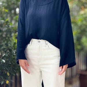 Double Gauze Scoop Neck Loose-Fitting Long-Sleeve Blouse