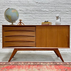 Apartment Sized Mid Century MODERN styled CREDENZA / Media Stand / Sideboard