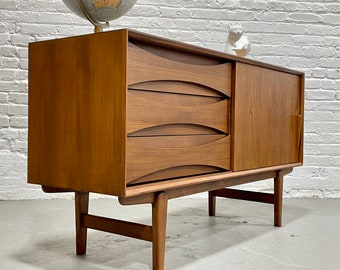 Apartment Sized Mid Century MODERN styled CREDENZA / Media Stand / Sideboard