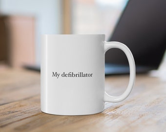 Kubek kardiologiczny – Mój defibrylator – Kubek 11 uncji (BIAŁY/CZARNY) – Lekarz/Student/PA/Pielęgniarka/Opieka zdrowotna