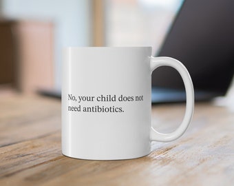 Kubek pediatryczny – Nie, Twoje dziecko nie potrzebuje antybiotyków – Kubek 11 uncji (BIAŁY/CZARNY) – Lekarz/Student/Asystent lekarza/Pielęgniarka/Opieka zdrowotna