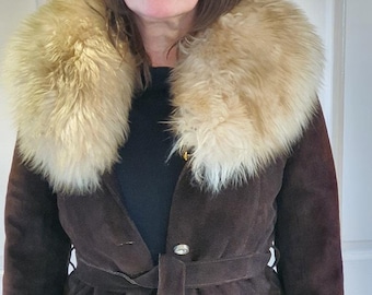 Chaqueta de ante con ribete de piel marrón