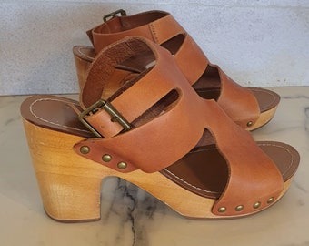 Zuecos de piel con plataforma de madera, talla 38/39