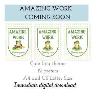 Peut inclure: Trois affiches rectangulaires avec un fond à pois vert clair et une forme de bouclier centrale. Chaque affiche présente le texte AMAZING WORK et Coming soon, accompagné d'une illustration de grenouille verte sur un nénuphar.