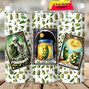 Tumbler avvolgente con carte dei tarocchi dei sottaceti, tumbler da 20 once con scheletro sottile per amanti dei sottaceti, design a sublimazione, download digitale PNG, carte dei tarocchi divertenti PNG