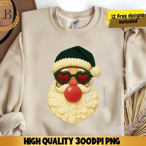 Peut inclure: Sweat-shirt crème avec un motif de Père Noël portant des lunettes de soleil en forme de cœur, un nez rouge et un bonnet vert. L'image comprend le texte "12 Free designs included" et "High Quality 300DPI PNG".