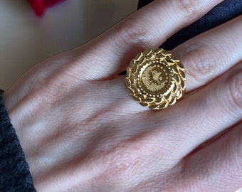 Rummana Gold pleated ring