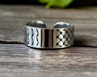 Anillo de acero inoxidable con forma de kufya palestina