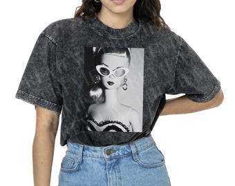 Vintage Retro Black and White Photo of Doll wearing Sunglasses, Unisex T-Shirt