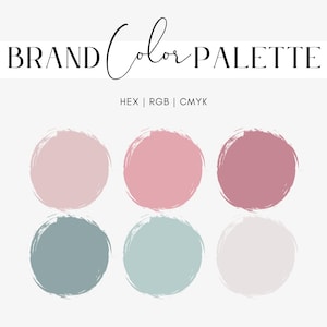 Può includere: Grafica del brand color palette con sei campioni di colore circolari in tonalità di rosa, grigio-blu e bianco sporco. Il testo "BRAND Color PALETTE" è in alto, con "HEX | RGB | CMYK" sotto.