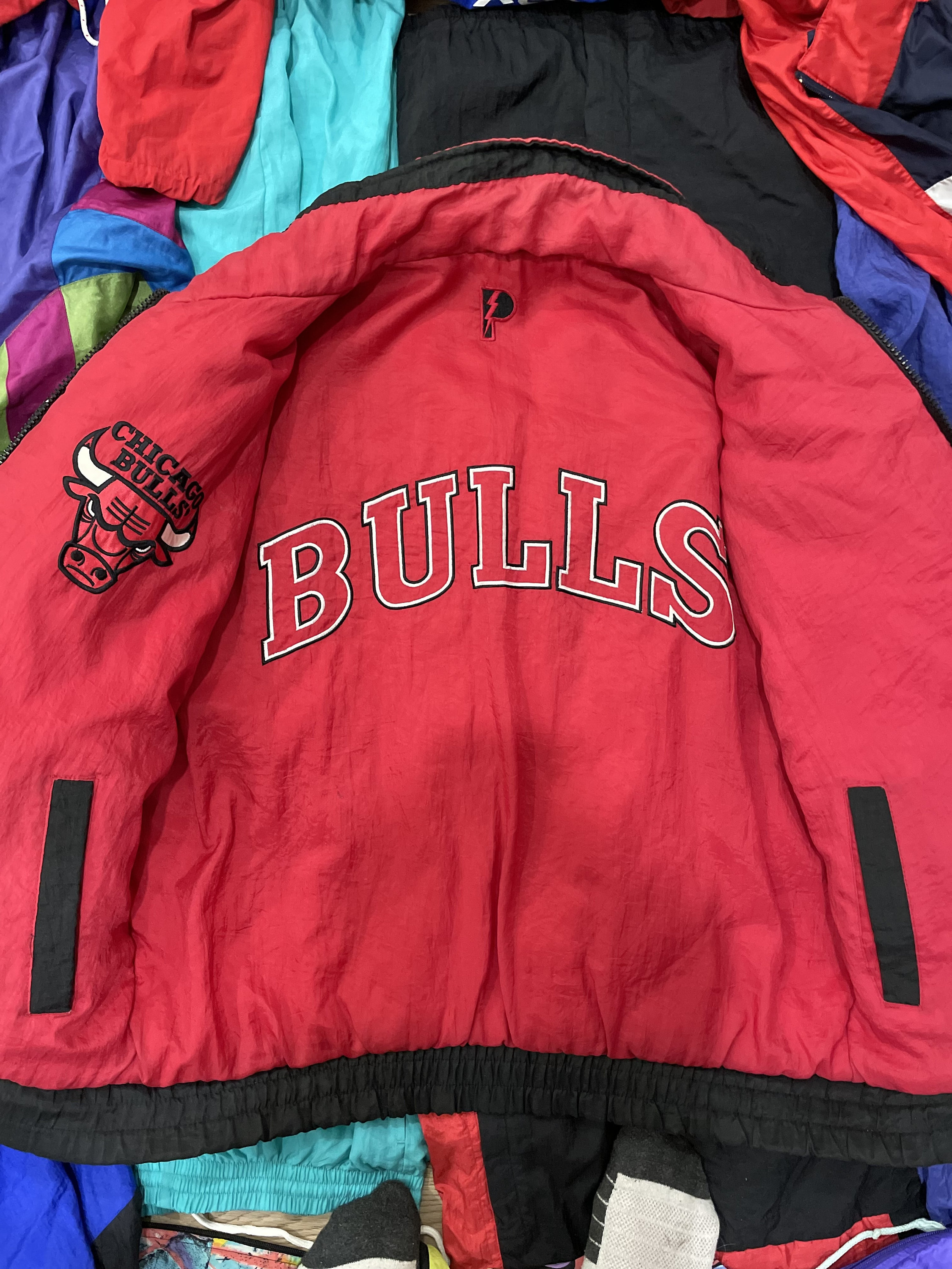Vintage OG Chicago Bulls - NBA Puffer Jacket -black/red Vintage OG Chicago Bulls - NBA Puffer Jacket -black/red