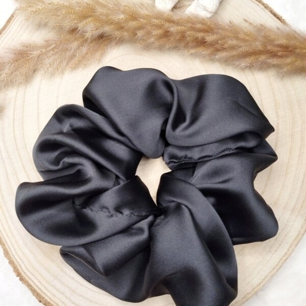 Chouchou en satin scrunchie fait main