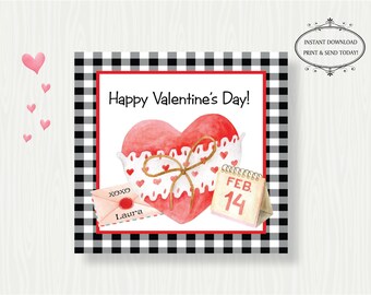 Puede incluir: Una tarjeta de San Valentín imprimible con un corazón rojo envuelto en encaje blanco y un calendario con la fecha 14 de febrero. La tarjeta tiene un fondo a cuadros blanco y negro y el texto "¡Feliz Día de San Valentín!" en rojo.