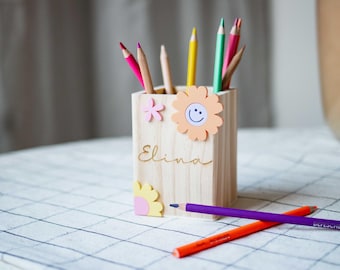 Wooden pencil holder "Smileys + Flowers" 8 x 8 x 10 cm | With laser engraving, acrylic & optional name | Desk organizer for children