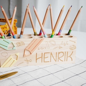 Schreibtisch Organizer Schulicons | Personalisierter Stiftehalter für Kinderzimmer | Geschenk zur Einschulung für Erstklässler | Basteltisch