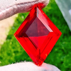 AAA + Grade 200 Ct Zertifizierter Roter Rubin Fancy Cut Loser Edelstein | Großer Sammlerstein | Facettierter Rubin für Schmuck, Display & Geschenk