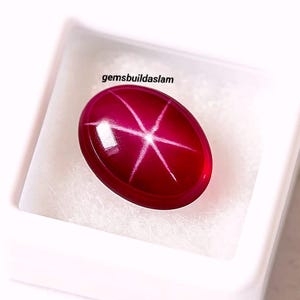 Rubí estrella birmano natural ovalado para la fabricación de anillos y joyas.