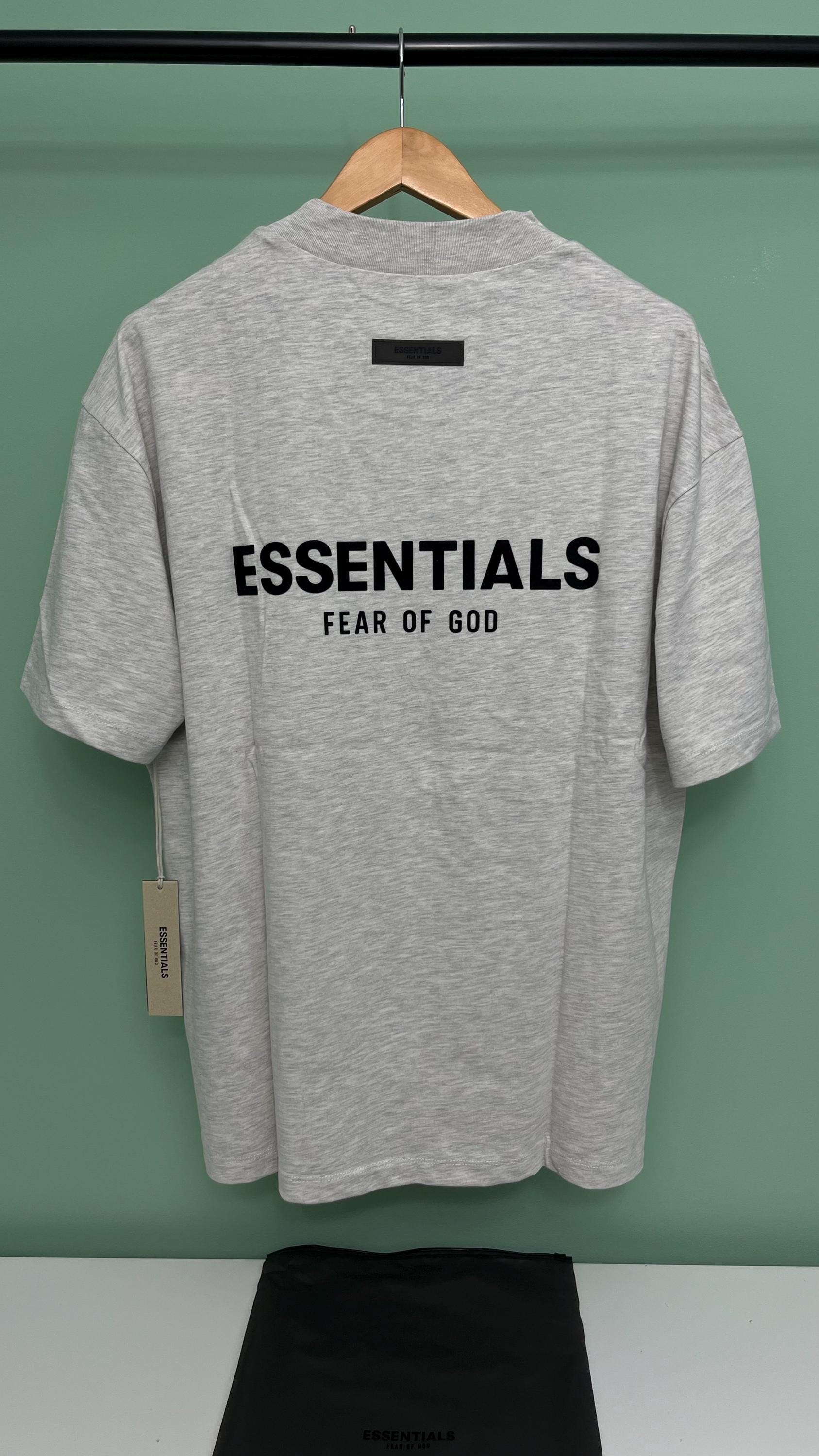 【FOG - Fear Of God】Essentials - T-Shirt Tシャツ 関税送料込 Fear of God (フィアオブゴッド) FOG ESSENTIALS Tシャツ 新作