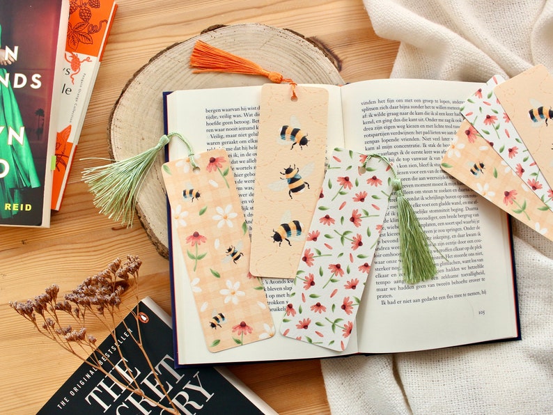 Spring bookmarks with or without tassels and rounded corners. Bee and flower designs. Set of three bookmarks. Green and orange tassel.