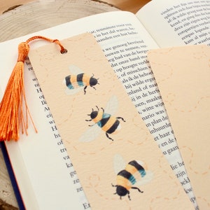 Spring bookmarks with or without tassels and rounded corners. Bee and flower designs. Set of three bookmarks. Green and orange tassel.