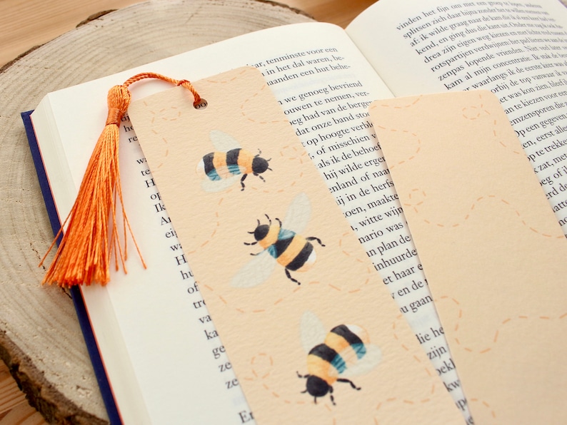 Spring bookmarks with or without tassels and rounded corners. Bee and flower designs. Set of three bookmarks. Green and orange tassel.