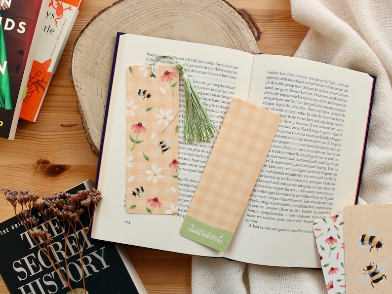 Spring bookmarks with or without tassels and rounded corners. Bee and flower designs. Set of three bookmarks. Green and orange tassel.