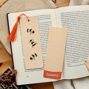 Spring bookmarks with or without tassels and rounded corners. Bee and flower designs. Set of three bookmarks. Green and orange tassel.