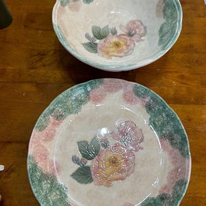 Vintage italienskt tvättställ och tallriksset i keramik: Handmålat blommigt porslin