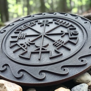 手作りバイキングコンパス壁装飾 - Vegvísir壁掛けアート - ユニークなスカンジナビアのホームギフト - 北欧神話愛好家や旅のギフト